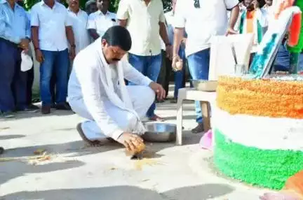 మణుగూరు: రాష్ట్ర అవతరణ దినోత్సవం సందర్భంగా జెండా ఆవిష్కరణ చేసిన పినపాక ఎమ్మెల్యే పాయం