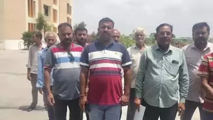 વંથળી: શાપુરફાટક નજીક નવા જુનાગઢ બાયપાસ ફોરટ્રેકના પાણીનો યોગ્ય નિકાસ ન હોવાથી ખેડૂતોને હાલાકી,મામલતદારને રજૂઆત કરી #jansamasya