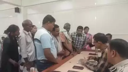 ପାରଳାଖେମୁଣ୍ଡି: ଜିଲ୍ଲାପାଳଙ୍କ କାର୍ଯ୍ୟାଳୟ ଠାରେ ଜିଲ୍ଲାପାଳଙ୍କ  ମିଳିତ  ଜନ ଅଭିଯୋଗ ଶୁଣାଣୀ କାର୍ଯ୍ୟକ୍ରମ ଅନୁଷ୍ଠିତ