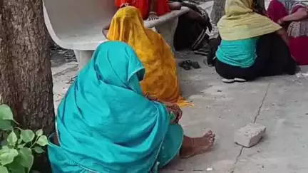 एटा: गांव कुतुबपुर में घरेलू कहासुनी के चलते विवाहित महिला ने फांसी लगाकर की आत्महत्या, पुलिस ने शव पोस्टमार्टम के लिए भेजा