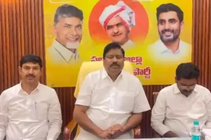 ప్రజలను వైఎస్సార్ సీపీ ప్రభుత్వం వెన్నుపోటు పొడిచింది: టీడీపీ పల్నాడు జిల్లా అధ్యక్షుడు కొమ్మాలపాటి శ్రీధర్