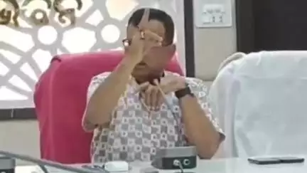 ଦେବଗଡ: ଜିଲ୍ଲାରେ କୃଷି ବିଶ୍ୱବିଦ୍ୟାଳୟ ସ୍ଥାପନ ଓ ପୁରୁଣା ଡାକ୍ତରଖାନାକୁ ସିଏଚସି ଘୋଷଣା ନେଇ ଜିଲ୍ଲାପାଳଙ୍କ କାର୍ଯ୍ୟାଳୟରେ ଦାବିପତ୍ର ପ୍ରଦାନ