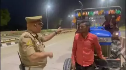 कन्नौज: मानीमऊ में यातायात प्रभारी आफाक ने ट्रैक्टर पर हूटर और नशे में चालक के खिलाफ काटे कई चालान