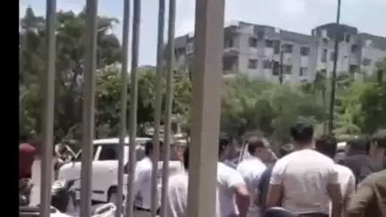 इंदौर: जूनी इंदौर में गुटखा कारोबारी किशोर वाधवानी के साथ मारपीट करने की कोशिश का मामला आया सामने, घटना का वीडियो हुआ वायरल