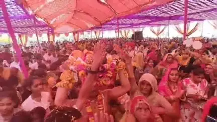 चकरनगर: सिरसा गांव की भागवत कथा में श्रीकृष्ण जन्मोत्सव धूमधाम से मनाया गया, श्रद्धालुओं ने की पुष्पवर्षा