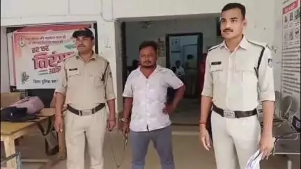 सेमरिया चौराहा से भीम आर्मी का शहर संयोजक हुआ गिरफ्तार, शराब के लिए रुपए ना देने पर युवक के साथ मारपीट करने का आरोप