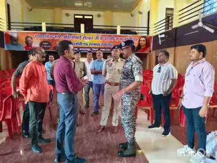 जगदलपुर: 3 जून के कार्यक्रम को लेकर टाउन हॉल जगदलपुर का महापौर संजय पांडे, बस्तर रेंज के आईजीपी सुंदर राज व एसपी ने किया निरीक्षण