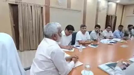 बाढ़ को लेकर जल शक्ति मंत्री स्वतंत्र देव सिंह का प्रदेश में तूफानी दौरा, एक हफ्ते बाद दोबारा पहुंचे अयोध्या