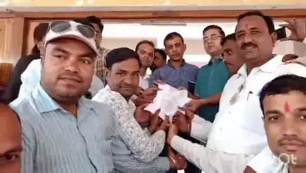 सागर नगर: ग्राम रोजगार सहायकों पर हो रही कार्रवाई रोकी जाए, रोजगार सहायकों ने जिला सीईओ को दिया ज्ञापन