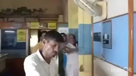 চুঁচুড়া-মগরা: দাবি নিয়ে বোর্ড মিটিং করা হবে আশ্বাস পাওয়ার পরেই বিক্ষোভ তুলে নিল অস্থায়ী কর্মচারীরা ঘটনাটি হুগলি চুঁচুড়া পৌরসভার