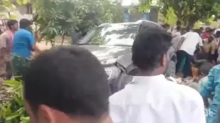 మహదేవ్​పూర్: గంగారం గ్రామంలో
దూసుకెళ్లిన కారు ఇద్దరి మృతి