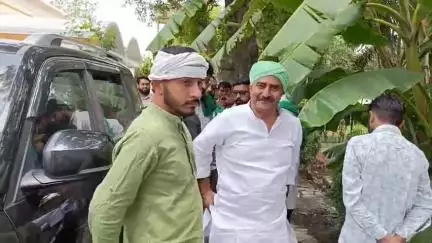 सहारनपुर: कलेक्ट्रेट में किसान मजदूर संगठन के राष्ट्रीय अध्यक्ष ने हनुमान बेनीवाल के बयान पर जताई नाराजगी