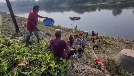 मंदसौर: पशुपतिनाथ की शिवना शुद्धिकरण का कार्य 33वें दिन भी जारी, MLA, सामाजिक संगठन व कांग्रेस नेता रहे मौजूद