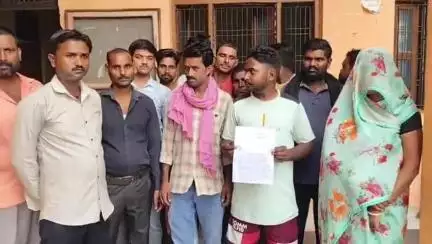 कौंच: कोंच में आउटसोर्सिंग सफाई कर्मियों ने नगर पालिका पर 6 माह से वेतन न देने का आरोप लगाया, पालिकाध्यक्ष व ईओ से की शिकायत