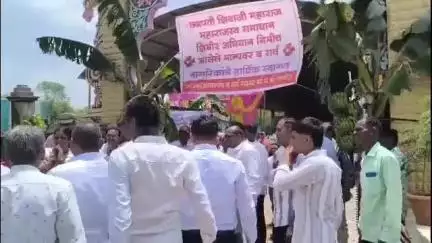 रावेर: डोंगरकठोरा येथे छत्रपती शिवाजी महाराज महा राजस्व अभियान अंतर्गत शिबिर संपन्न,नागरिकांना दाखले वितरण