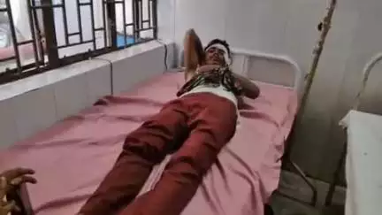 रसूलाबाद: रसूलाबाद कस्बे में झींझक रोड पर डिवाइडर से टकराकर बाइक फिसली, दो लोग घायल, एक को कानपुर रेफर किया गया