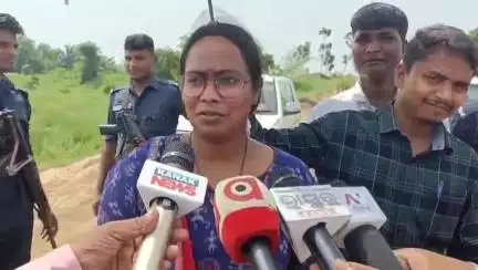ଜଳେଶ୍ବର: ଏକତାଳି ରେ ଜଳପଥ କୁ ବେଆଇନ ରାସ୍ତା ନିର୍ମାଣ କରି ବାଲି ପରିବହନ କରୁଥିବା ବାଲି ସୈରାତର ରାସ୍ତାକୁ କାଟିବା ନେଇ ଖଣି ଅଧିକାରିଣୀଙ୍କ ପ୍ରତିକ୍ର