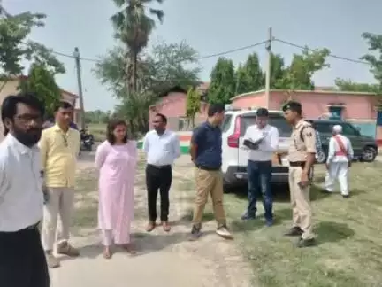 मोरवा: सारंगपुर पश्चिमी पंचायत में डीडीसी शैलजा पांडे ने किया खेल मैदान का निरीक्षण, कई अधिकारी थे मौजूद