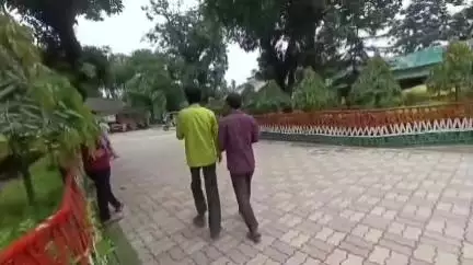 তুফানগঞ্জ ১: কালিবাড়ি রেগুলেটেড মার্কেটে গরু কিনতে এসে গৌরীপুরের এক ব্যক্তির মোবাইল চুরি,অভিযোগ দায়ের থানায়