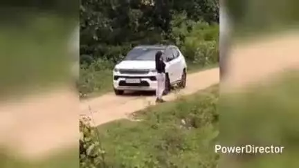ಗುಂಡ್ಲುಪೇಟೆ: ಬಂಡೀಪುರ ಕಾಡೊಳಕ್ಕೆ ಕಾರಲ್ಲಿ ಅತಿಕ್ರಮವಾಗಿ ತೆರಳಿದ್ದ ಪ್ರವಾಸಿಗರಿಗೆ 25 ಸಾವಿರ ದಂಡ