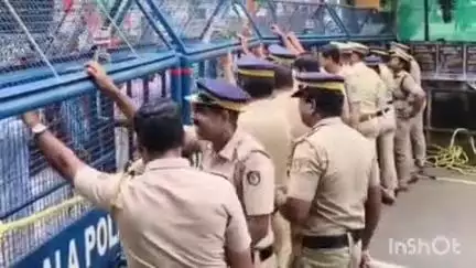 കോഴഞ്ചേരി: ശസ്ത്രക്രിയ വിഭാഗങ്ങളുടെ പ്രവർത്തനം മാറ്റുന്നതിനെതിരെ ബി.ജെ.പി പത്തനംതിട്ട ജനറൽ ആശുപത്രിയിലേക്ക് മാർച്ച് നടത്തി