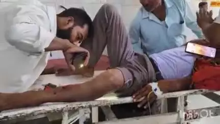 खलीलाबाद: नाथनगर में मार्ग दुर्घटना में घायल बाइक चालक को जिला अस्पताल से मेडिकल कॉलेज किया गया रेफर