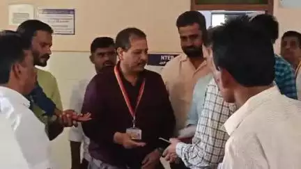 ಕಂಪ್ಲಿ: ಪಬ್ಲಿಕ್ ಆ್ಯಪ್ ವರದಿಯ ಫಲಶೃತಿ, ನಗರದ ಸರ್ಕಾರಿ ಆಸ್ಪತ್ರೆಗೆ ಭೇಟಿ ನೀಡಿದ ಜಿಲ್ಲಾ ಆರೋಗ್ಯಾಧಿಕಾರಿ #localissue