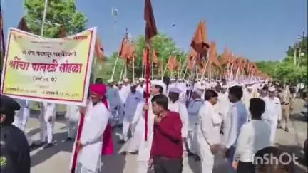 शेगाव: विदर्भाची पंढरी मानल्या जाणाऱ्या शेगाव येथील श्री संत गजानन महाराज संस्थानची श्रीचा पालखी सोहळा पंढरपूर पायदळ रवाना