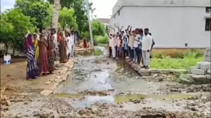 ವಡಗೇರಾ: ಮೂಲಭೂತ ಸೌಕರ್ಯಗಳಿಗಾಗಿ ಹುಂಡೆಕಲ್ ಗ್ರಾಮದಲ್ಲಿ ಸಾರ್ವಜನಿಕರ ಪ್ರತಿಭಟನೆ #localisse