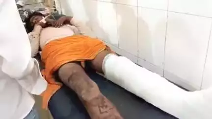 सीतापुर: गोडियन पुरवा ग्राम पंचायत में तेज रफ्तार ट्रैक्टर ने मोटरसाइकिल को मारी जोरदार टक्कर, एक व्यक्ति हुआ घायल