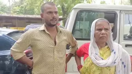 कानपुर: मृत बेटे को न्याय दिलाने की आस लेकर पुलिस कमिश्नर कार्यालय पहुंची वृद्ध मां ने पुलिस कमिश्नर से लगाई न्याय की गुहार