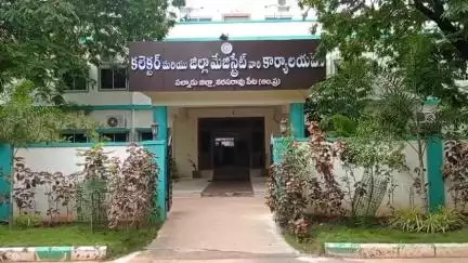 'మీ కోసం'లో ప్రజల నుంచి 158 అర్జీలు స్వీకరించిన జిల్లా కలెక్టర్ అరుణ్