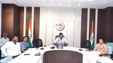 हरदा: सीएम हेल्पलाइन पर दर्ज प्रकरणों के नॉट अटेंडेंट रहने पर संबंधित अधिकारियों व कर्मचारियों का कटेगा वेतन : ज़िला कलेक्टर