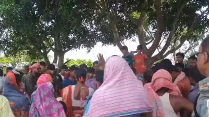 গোপীবল্লভপুর ১: উত্তর আলমপুর প্রাথমিক বিদ্যালয়ের প্রধান শিক্ষকের বিরুদ্ধে মিড ডে মিলের দুর্নীতির অভিযোগে বিক্ষোভ গ্রামবাসীর#jansamasya