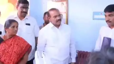 పట్టణంలో రేషన్ దుకాణాన్ని పరిశీలించిన ఎమ్మెల్యే పత్తిపాటి పుల్లారావు