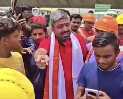 रेप पीड़िता की मौत के बाद PMCH के बाहर फफक-फफक कर रोए मनीष कश्यप, बोले- मंगल पांडे याद रखना