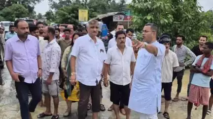 হাইলাকান্দি: হাইলাকান্দিতে টেমপুর পাইকানে বন্যা কবলিত এলাকা পরিদর্শন করলেন অভিভাবক মন্ত্রী সহ অন্যান্যরা