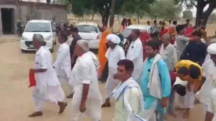 लवाण: लवाण के देवरी रोड स्थित पुरानी बीड में सामूहिक विवाह सम्मेलन का हुआ आयोजन, 5 गांवों से आई ठाकुरजी की बारात