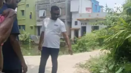 মগরাহাট ১: দক্ষিণ কৃষ্ণপুর গ্রামে নতুন ড্রেন নির্মাণের কাজ সরজমিনে খতিয়ে দেখতে এলাকায় পৌঁছায় পরিবহন দপ্তরের কর্মদক্ষ তৌফিক আহমেদ