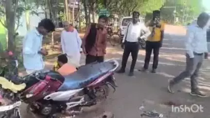 धमतरी: ग्राम अछोटा में पेट्रोल पंप के पास दो मोटरसाइकिलों की भिड़ंत में तीन लोग हुए घायल