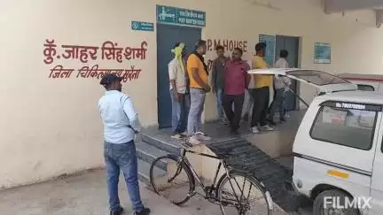 मुरैना: भैरव सिंह का पुरा गांव के पास ई-रिक्शा पलटने से एक युवक की हुई मौत, पोस्टमार्टम के बाद परिजनों को सौंपा गया शव