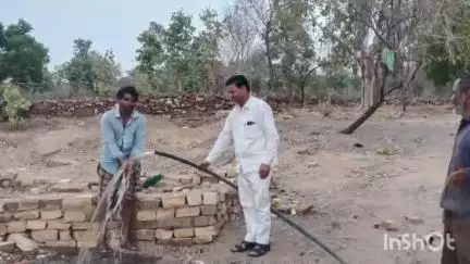 त्योंथर: जनपद सदस्य वेदप्रकाश तिवारी की अनुशंसा पर गढ़ी वार्ड 4 में PHE विभाग द्वारा लगाए गए शामर्सिबल पंप