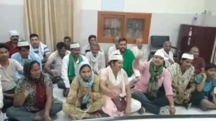मुज़फ्फरनगर: एकता विहार में अवैध रूप से बनाए गए गेट के निर्माण को ध्वस्त करने की मांग को लेकर BKU तोमर ने किया प्रदर्शन #jansamasya
