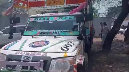दमोह: बांदकपुर में बजरंग दल ने देवरी से सलैया ले जा रहे गौवंश से भरे पिकअप वाहन को ज़ब्त कराया