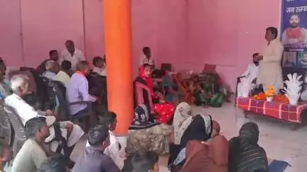 ग्राम खजूरी जिला रामपुर में जन शक्ति दल के राष्ट्रीय अध्यक्ष अशोक सैनी जी सैनी समाज को सम्बोधित करते हुए।  दिनांक 02-06-2025