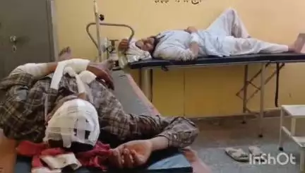 धामपुर: नहटौर के मोहल्ला नया बाजार में पशु बेचने आए एक व्यक्ति और उसके भतीजे के साथ मारपीट कर किया घायल