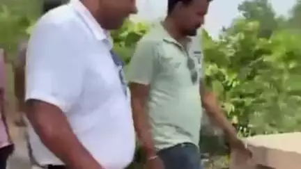 रायगढ़: एडू फिटर में लाइनमैन की पुल के नीचे गिरने से हुई मौत, जिले के पुलिस और पीडब्ल्यूडी सेतु निर्माण विभाग के अधिकारी पहुंचे