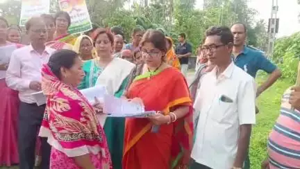 দিনহাটা ২: ভেটাগুড়ি এক নং গ্রাম পঞ্চায়েত এলাকায় কোচবিহার জেলা মহিলা তৃণমূল কংগ্রেসের উদ্যোগে বিশেষ কর্মসূচি আয়োজন
