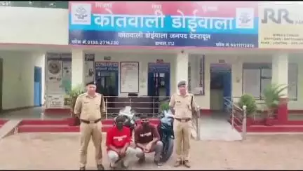 डोईवाला: डोईवाला कोतवाली पुलिस ने दो स्टंटबाजों को थाने लाया, सख्त चेतावनी के बाद दोनों युवकों को छोड़ा