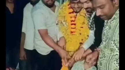 महू पुलिस ने चाकू और तलवार से केक काटने का वीडियो बनाने वाले आरोपियों को गिरफ्तार किया
